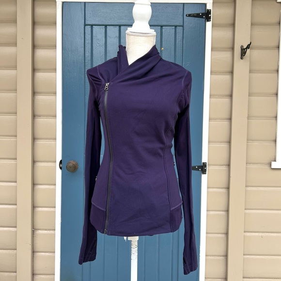 Lululemon Bhakti Yoga Jacket
Black Grape Women’s Size 6 - Picture 2 of 10